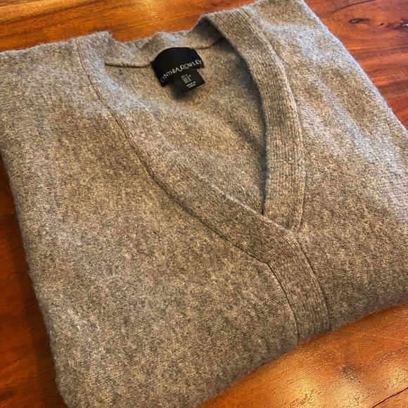 Women’s v neck sweater - Picture 4 of 5